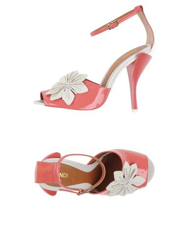 Сандалии FENDI