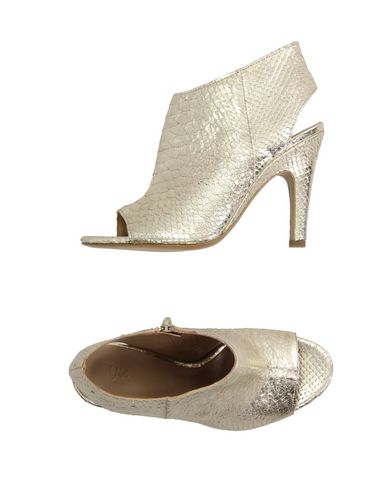 Сандалии VIC