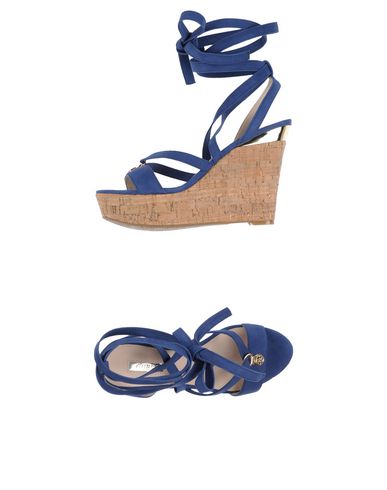 Сандалии GUESS