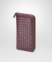 Bottega Veneta® PORTEFEUILLE ZIPPÉ AUBERGINE EN CUIR VN INTRECCIATO Bottega Veneta® PORTEFEUILLE ZIPPÉ AUBERGINE EN CUIR VN INTRECCIATO