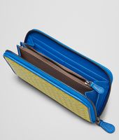 Bottega Veneta® NEW CHARTREUSE SIGNAL BLUE INTRECCIATO
MADRAS HERITAGE
ZIP AROUND WALLET Bottega Veneta® NEW CHARTREUSE SIGNAL BLUE INTRECCIATO
MADRAS HERITAGE
ZIP AROUND WALLET