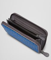 Bottega Veneta® SIGNAL BLUE MEDIUM GREY INTRECCIATO
MADRAS HERITAGE
ZIP AROUND WALLET Bottega Veneta® SIGNAL BLUE MEDIUM GREY INTRECCIATO
MADRAS HERITAGE
ZIP AROUND WALLET
