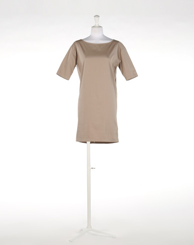 Robe courte