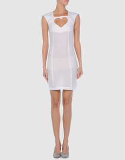BEA YUK MUI - VESTITI - Vestiti corti - su YOOX.COM