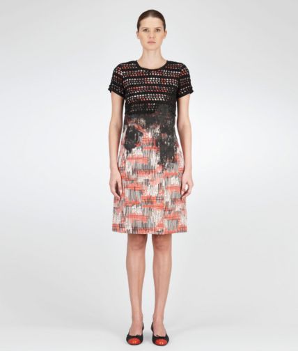 BOTTEGA VENETA - Abito Petale, New Red e Nero in Seta con Stampa Graphic Fence