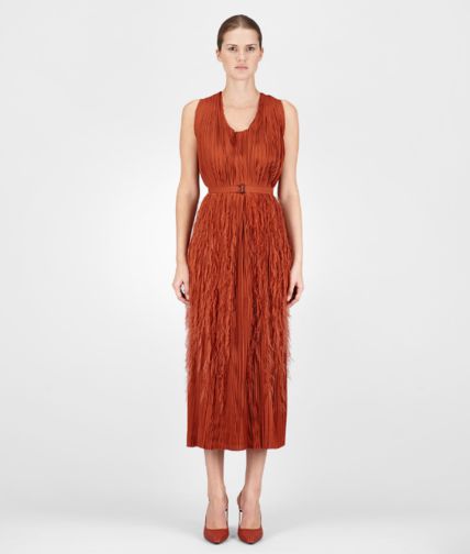 BOTTEGA VENETA - KLEID MIT PLISSEEFALTEN UND FRANSEN BURNT RED