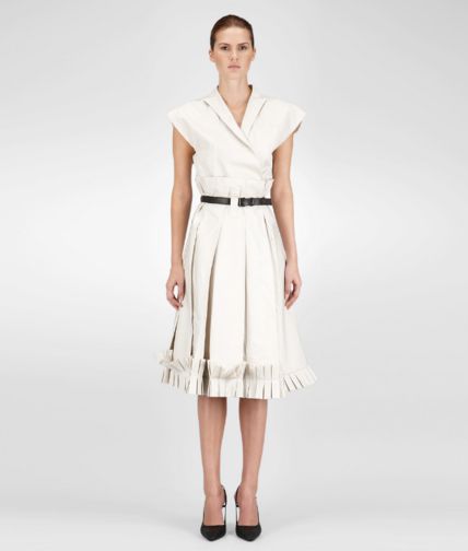 BOTTEGA VENETA - KLEID AUS VEREDELTER RAMIE-BAUMWOLLE MIST NERO