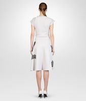 Bottega Veneta® BEDRUCKTES KLEID AUS LAMINIERTEM JACQUARD MIST UND SILVER Bottega Veneta® BEDRUCKTES KLEID AUS LAMINIERTEM JACQUARD MIST UND SILVER