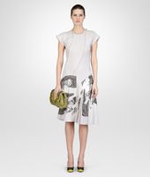 Bottega Veneta® BEDRUCKTES KLEID AUS LAMINIERTEM JACQUARD MIST UND SILVER Bottega Veneta® BEDRUCKTES KLEID AUS LAMINIERTEM JACQUARD MIST UND SILVER
