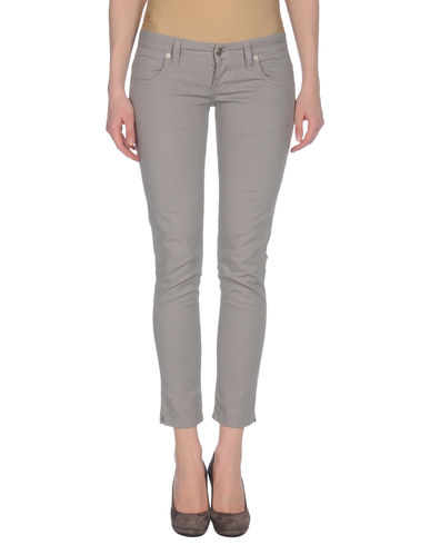 ZOOM TWO WOMEN IN THE WORLD - 3/4-length short