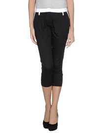 LOVE MOSCHINO - 3/4-length trousers