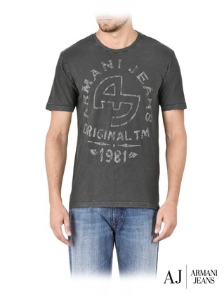 Short-sleeve t-shirt