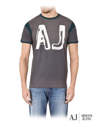 Short-sleeve t-shirt