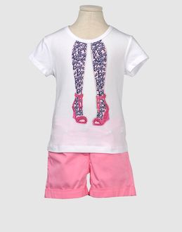 BARBIE - TOPS - Kurzärmlige T-Shirts - bei YOOX.COM