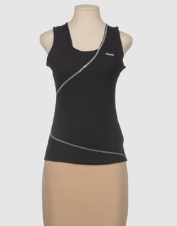 REEBOK - TOPS - �rmellose T-Shirts - bei YOOX.COM