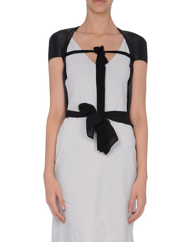 ZOOM ANTONIO MARRAS - Shrug