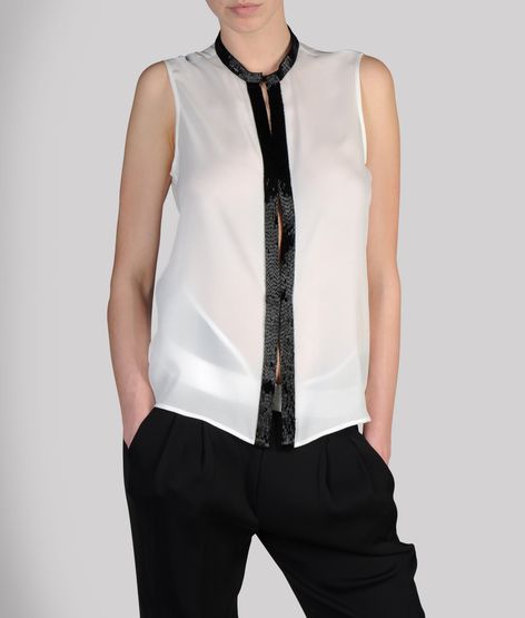 Sleeveless shirt