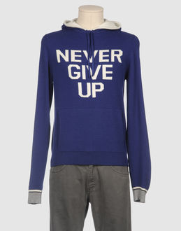 +39 MASQ - MAGLIERIA - Maglie collo a giro - su YOOX.COM
