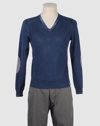 ZOOM SZEN - V-neck