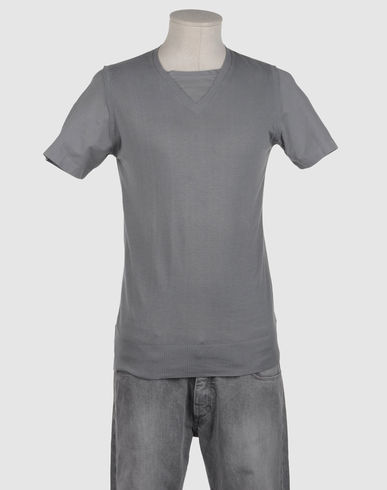 ZOOM BECOME - V-neck