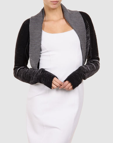 ZOOM GARETH PUGH - Shrug