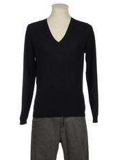 CLOSED - V-neck