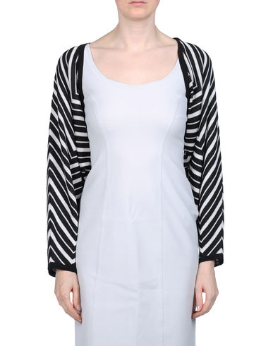 ZOOM HAUTE - Shrug