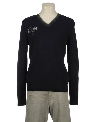 ZOOM ETIQUETA NEGRA - V-neck