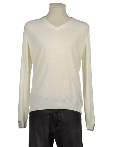 ZOOM ETIQUETA NEGRA - V-neck