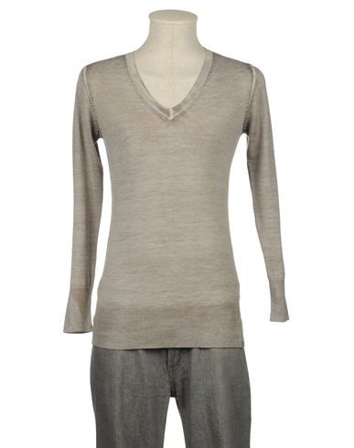 ZOOM SZEN - V-neck