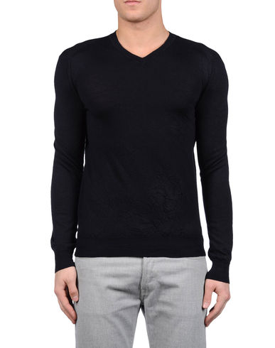 ZOOM COMING SOON - V-neck