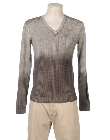 ZOOM SZEN - V-neck