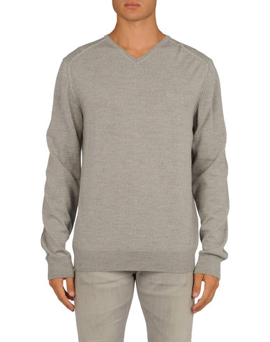 ZOOM C.P. COMPANY - V-neck