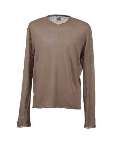 ZOOM C.P. COMPANY - V-neck