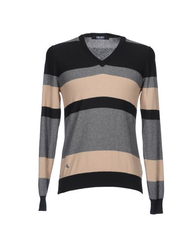 ZOOM LIU •JO JEANS - V-neck