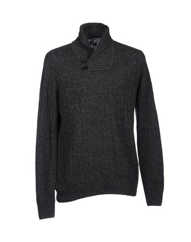 ZOOM C.P. COMPANY - V-neck