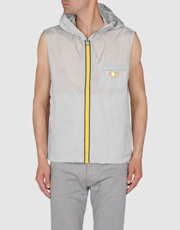 PRADA SPORT - CAPISPALLA - Impermeabili - su YOOX.COM