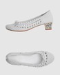 100% - Closed-toe slip-ons