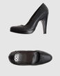 100% - Closed-toe slip-ons 