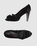 100% - Closed-toe slip-ons 