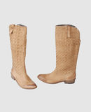 100% - Boots