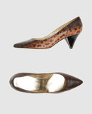 GEORGINAGOODMAN - Closed-toe slip-ons 