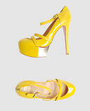 VERSACE - Decolletes con plateau