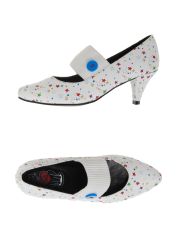 TUK - Closed-toe slip-ons 