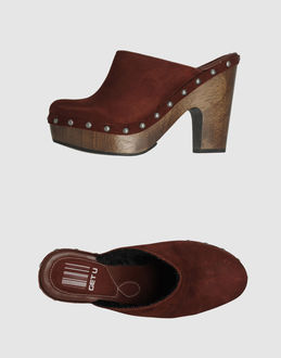 GET U - CALZATURE - Sabot - su YOOX.COM