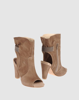 JANET & JANET - CALZATURE - Stivaletti - su YOOX.COM