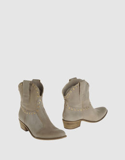 JANET & JANET - CALZATURE - Stivaletti - su YOOX.COM