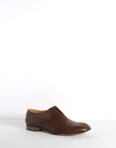 Laced shoes