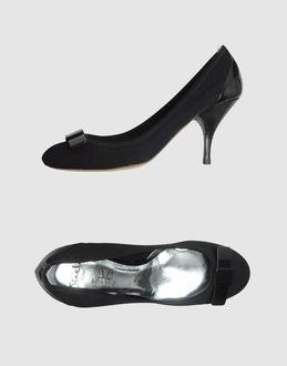 Sinela Closed-toe Slip-ons  - Item 44299490