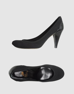 Sinela Closed-toe Slip-ons  - Item 44299496